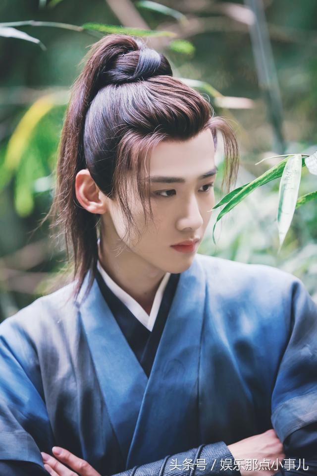 白敬亭撒钱丢卡白式炫富,还真的学不来,惹不起