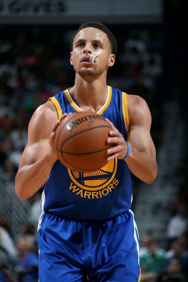 争议! 雷阿伦和库里谁更准? 看完他们的罚球命中率再说