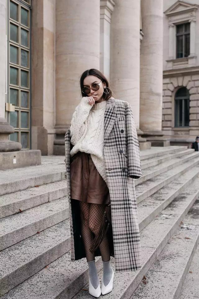 配帅男友的最佳简搭组合:大衣 短靴