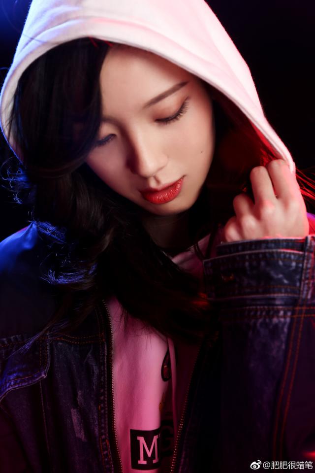 北京时间1月16日,女排姑娘郑益昕通过个人社交平台晒出最新拍摄的写真