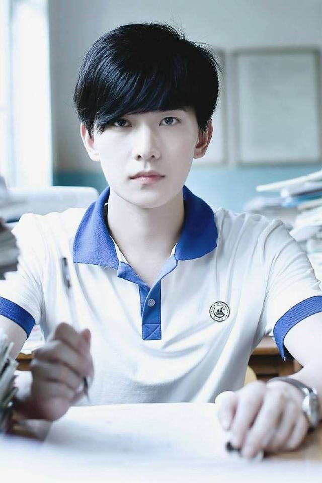 刘昊然杨洋等10大校服男神,你会选哪个做同桌?