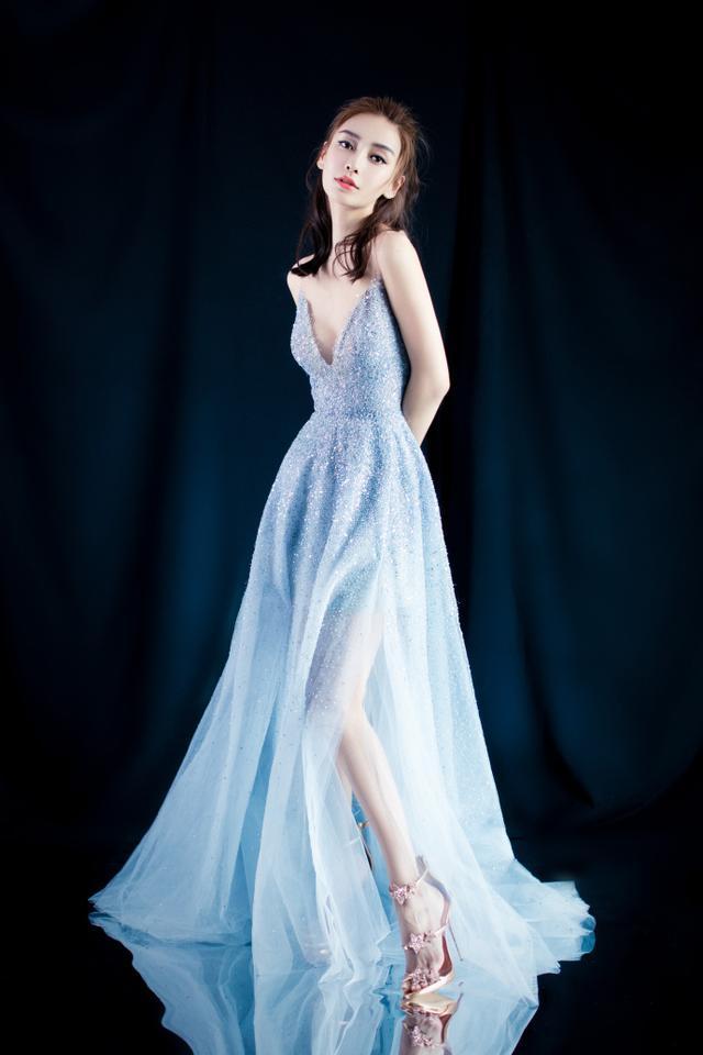 四大花旦同框比美!baby大秀事业线却还是输给