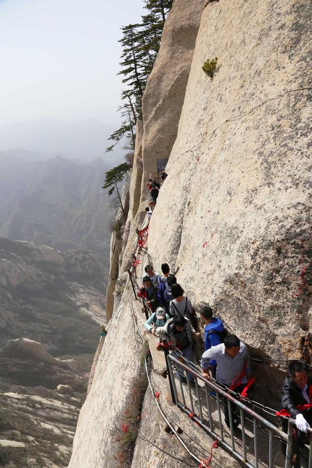 长空栈道,华山第一天险,勇敢者才能去的地方|长空栈道|华山|天险_新浪