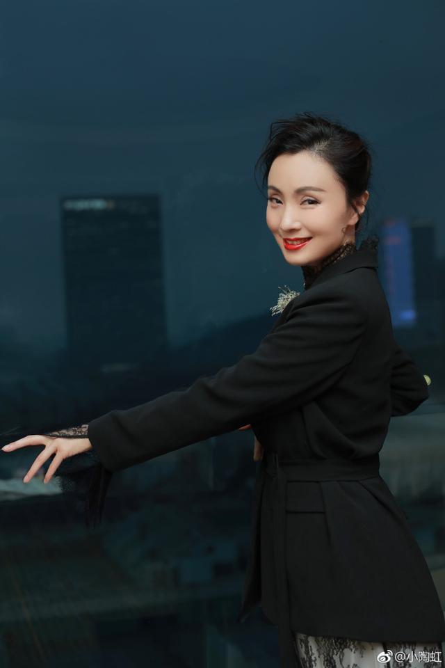她"小龙女"的容颜打动徐峥,46岁近照风韵犹存,少女感不输当年|陶虹