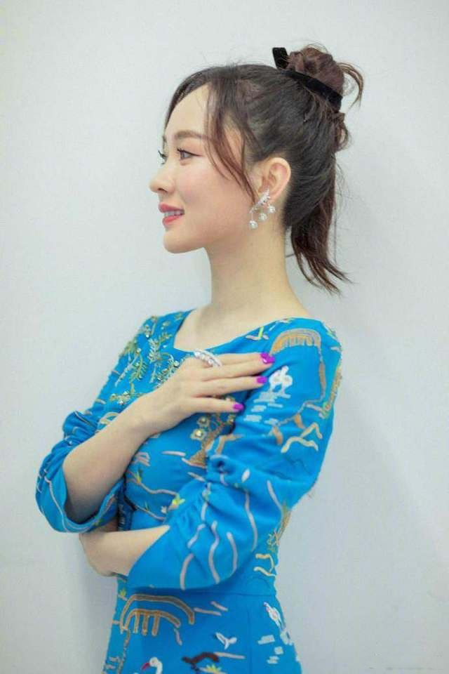 霍思燕这凹凸有致的身材,怎么看都像20岁的少女