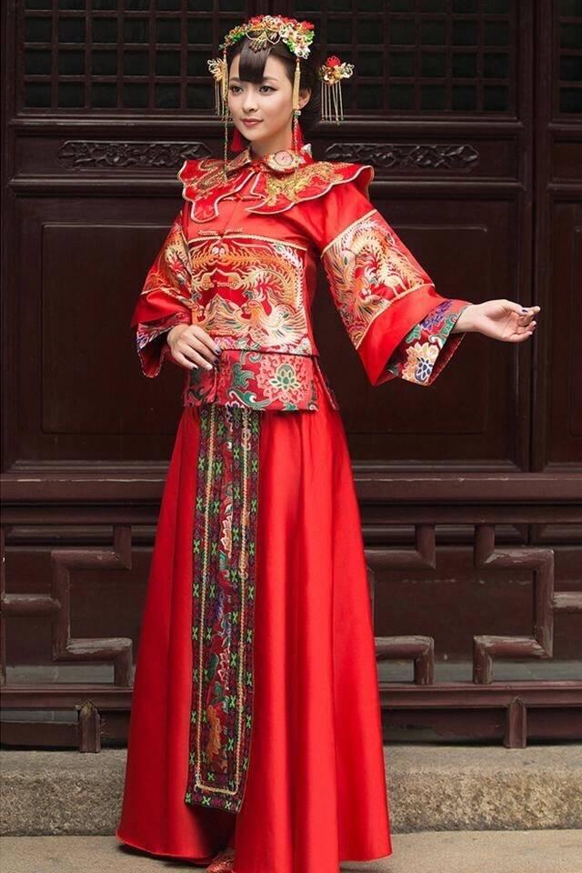 中国古代女子出嫁穿的凤冠霞帔,就差个红盖头了!真的是美翻了