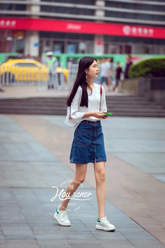 重庆美女街拍就算只看到侧面也知道是靓丽的风景