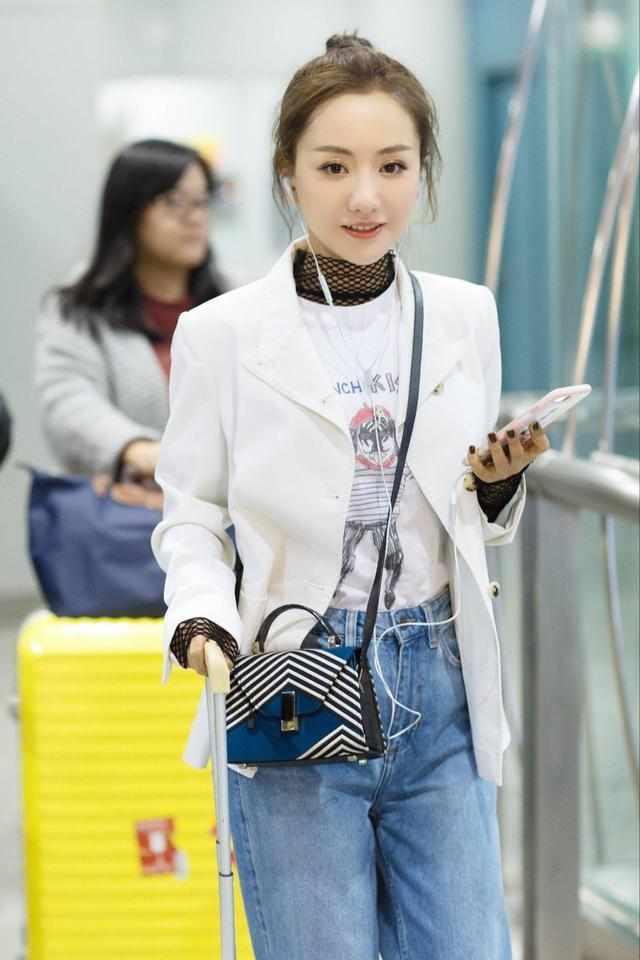 杨蓉示范如何正确穿牛仔裤,不穿高跟鞋也能1米8