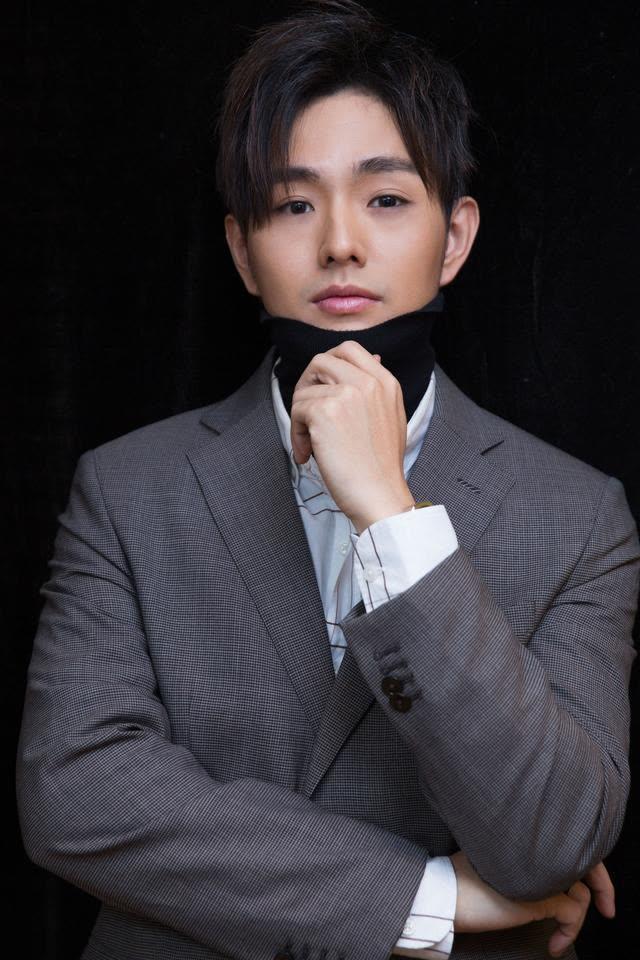 魔术师邓男子出席2018时尚春晚精彩魔术轰动全场