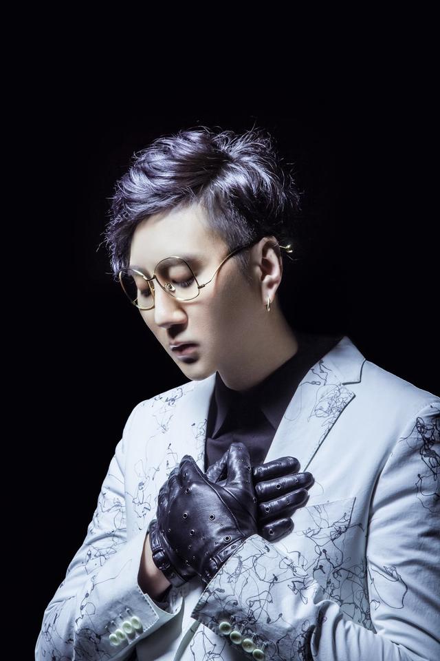 2018年歌手光泽人气爆棚单曲习惯中听到了他全能的音乐实力