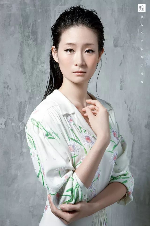 明星王亚彬受梅姨接见十年磨一韵与水袖共生的灵魂舞者