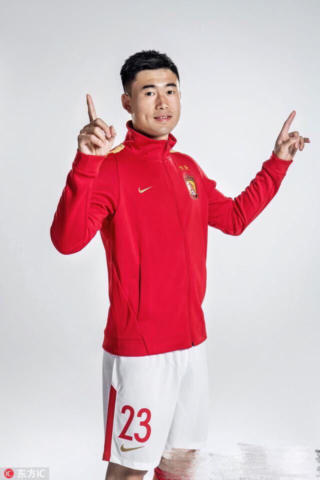 广州恒大新人新年写真出炉,标号集体官宣