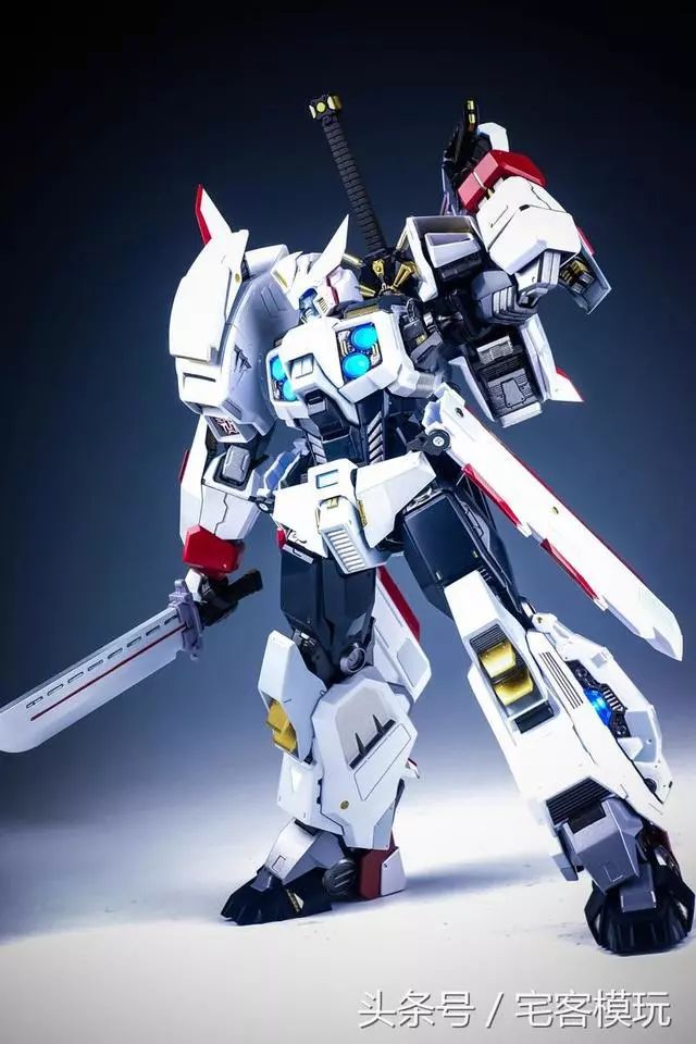 模玩秀:变形金刚官方 铁机巧 漂移