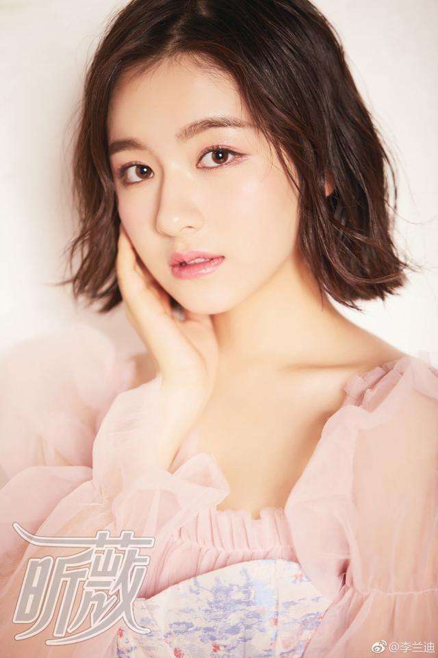 又一位小花18岁了, 去年刷屏今年迎来高考, 能否成为张雪迎师妹?