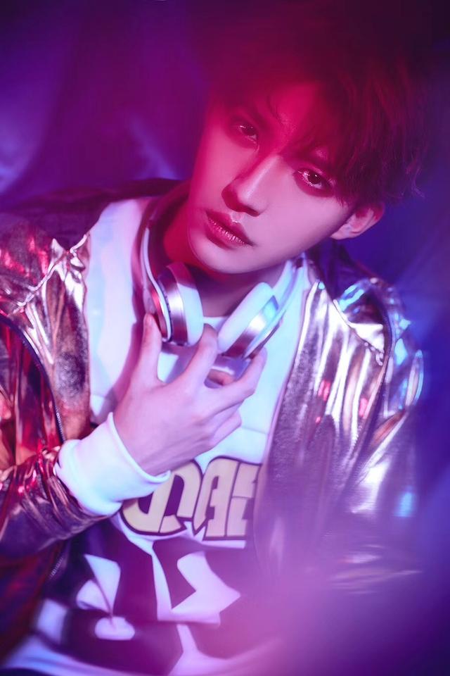 徐鹤尼揭《偶像练习生》日常,会窥屏粉丝群拿表情包