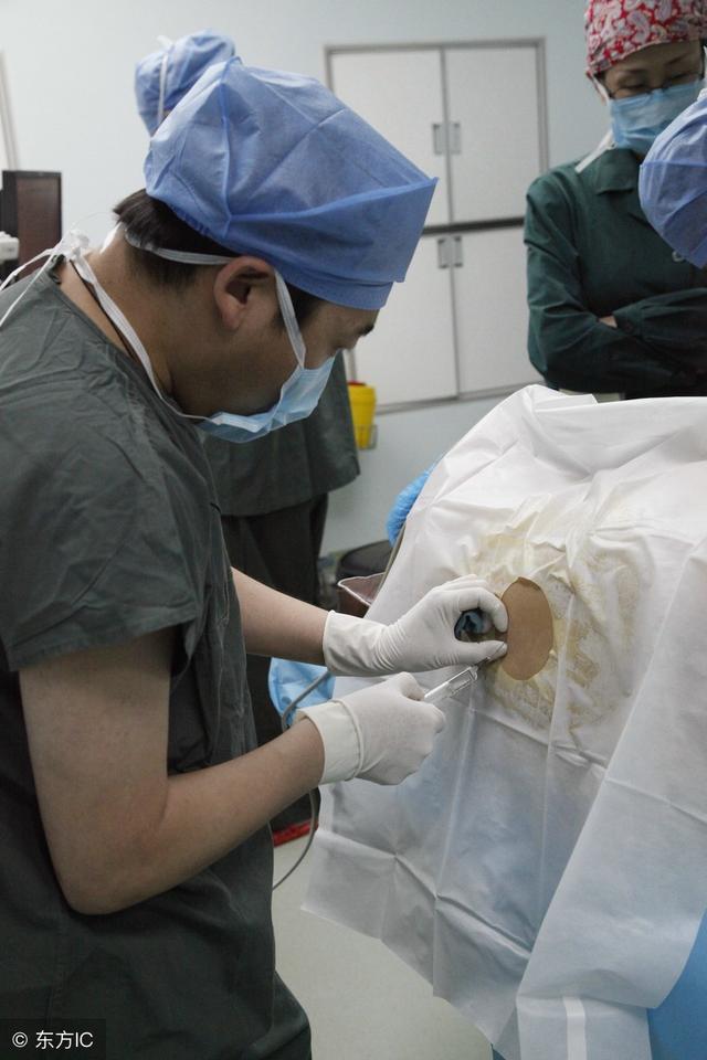 笑点低的产妇遇到这种医生,在产房可能笑着就把孩子生下了!