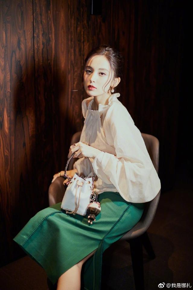 古力娜扎发福利啦:最新大片满满的御姐范儿,网友:仙女娜!