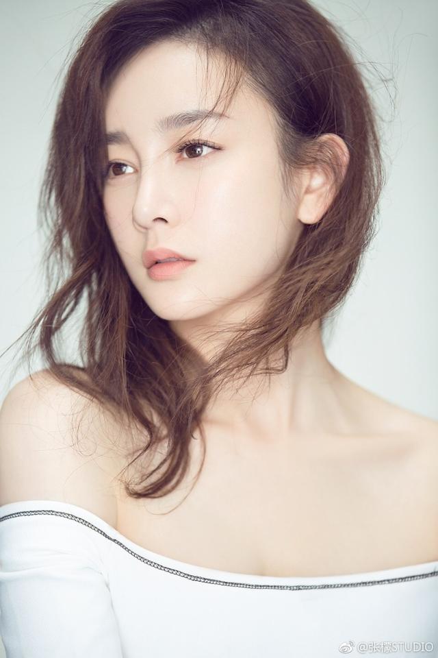 张檬整成网红脸认不出,鼻梁高挺脸蛋小巧,一张娃娃脸少女感十足
