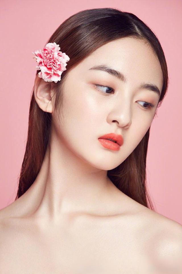 miki近日晒出照片,她已经成为一个苗条的女孩,很漂亮,她小时候的梦想