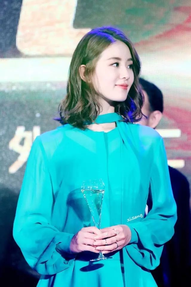 18年流行梳月半头,你还不知道?