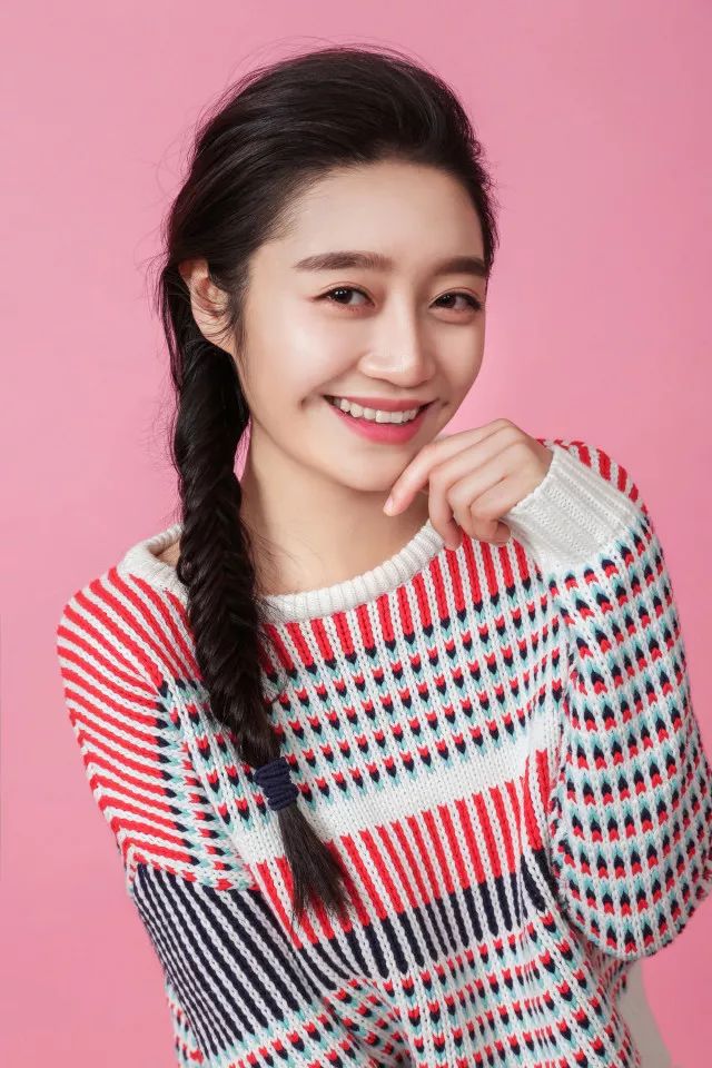 梨涡美女魏嘉镁强势出道