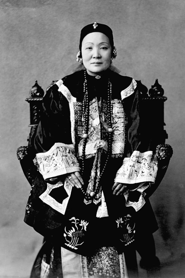 图解清朝女人的真实穿着清宫剧里都是骗人的