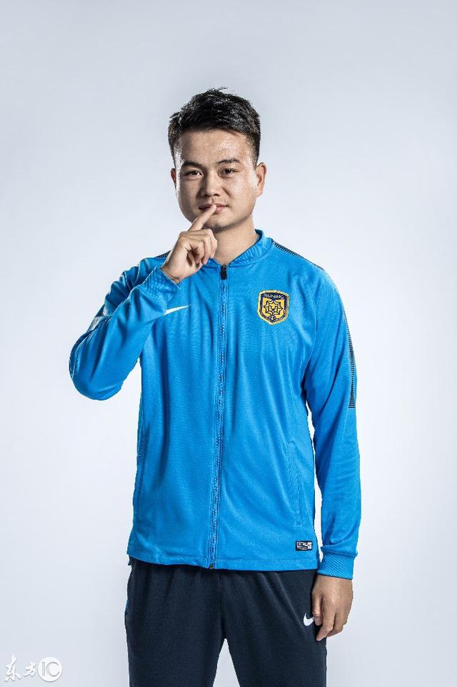 2018赛季中超江苏苏宁官方写真出炉球员阵容整齐目标亚冠