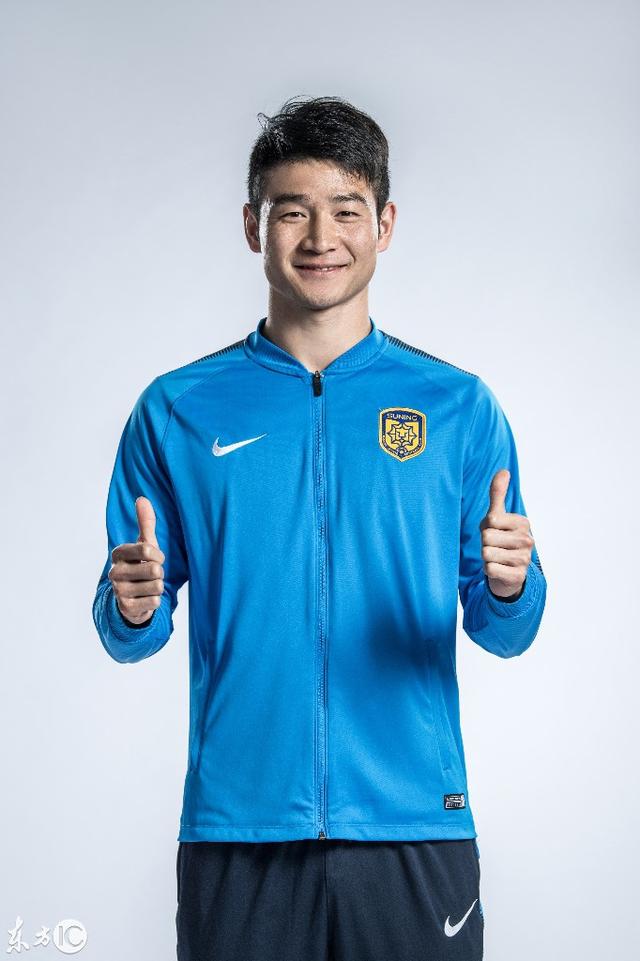 2018赛季中超江苏苏宁官方写真出炉球员阵容整齐目标亚冠