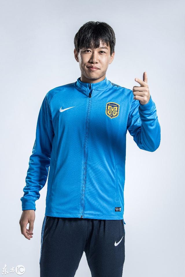 2018赛季中超江苏苏宁官方写真出炉球员阵容整齐目标亚冠