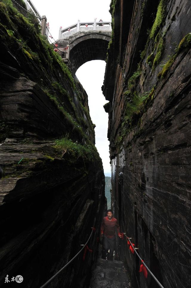 旅行那些悬崖峭壁上的信仰回荡在绝岭险峰之巅的晨钟暮鼓