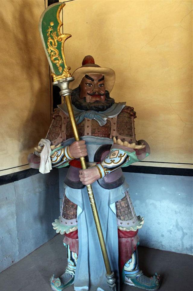 据载,周仓出身贫贱,性情豪放,办事果断,待人赤诚,忠心不二,早年,周仓