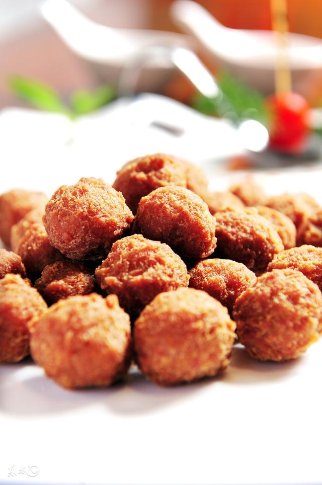 美食推荐:茄汁金针菇 香酥萝卜肉圆子 真正的天然美味的美食!