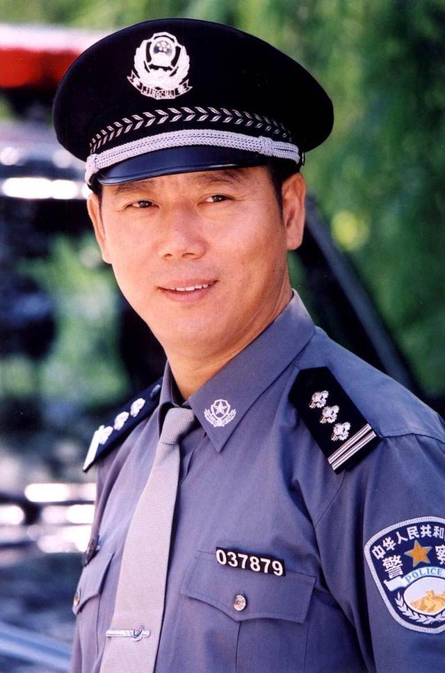 郑一民是《被爱情遗忘的角落》里的小豹子,沈丹萍也来客串过,好有久别