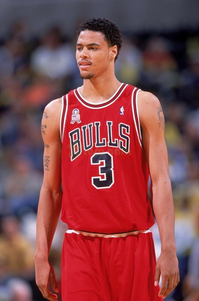 防守大师是如何炼成的? "拳王"泰森·钱德勒的篮球生涯|钱德勒|泰森|