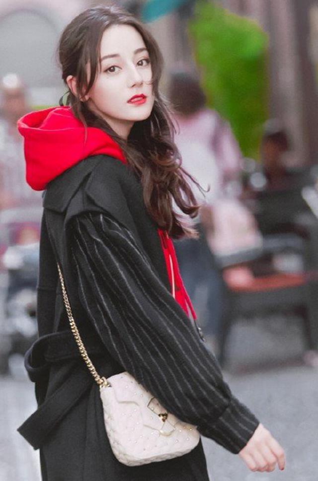 随意摆拍也这么好看的迪丽热巴秘籍在于她的刘海