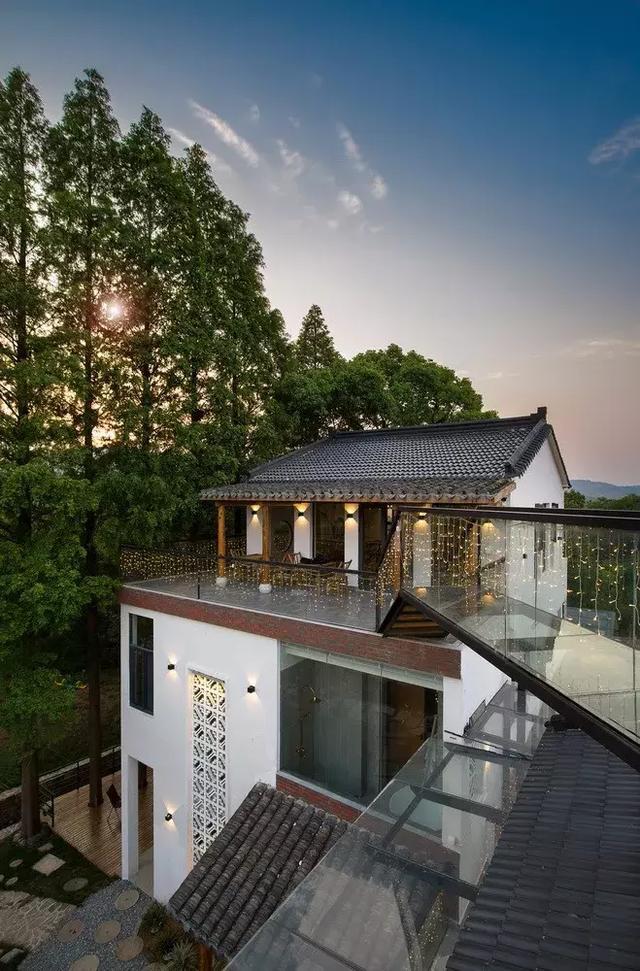 他把自家老宅改建成了"最美乡村民宿",带着孩子重回20多年前