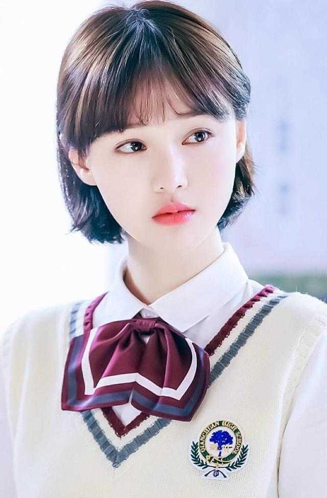 小花校服照大比拼!郑爽少女感十足,小美好女主超日系