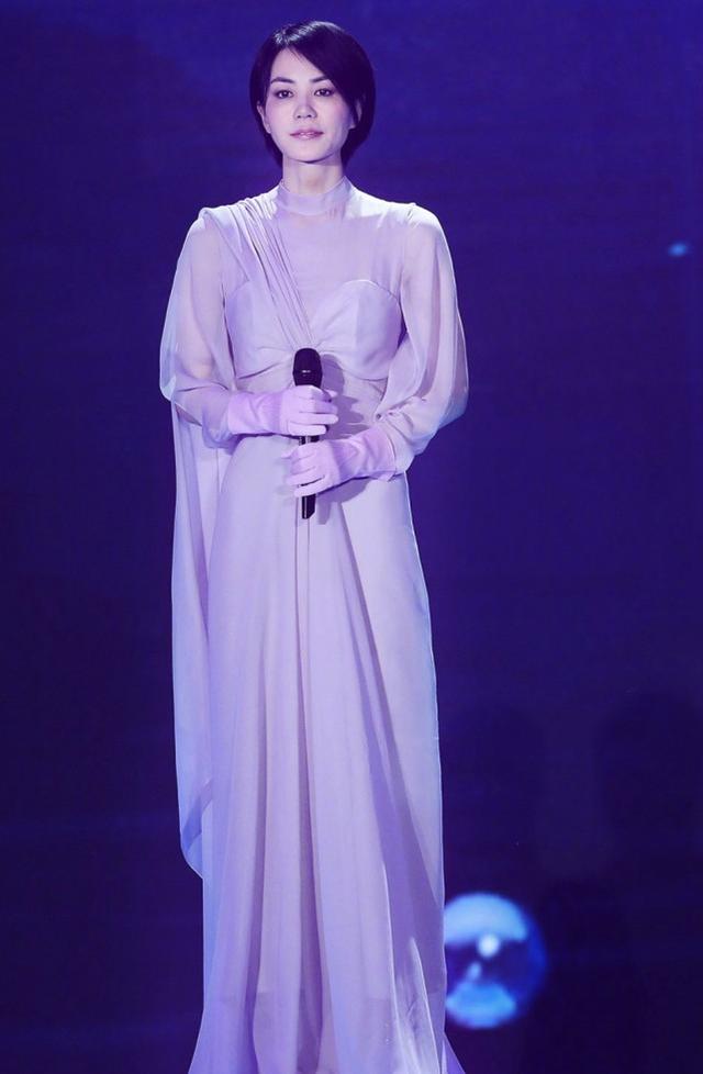 大家是不是都被王菲在春晚上的演出给惊艳了一把?