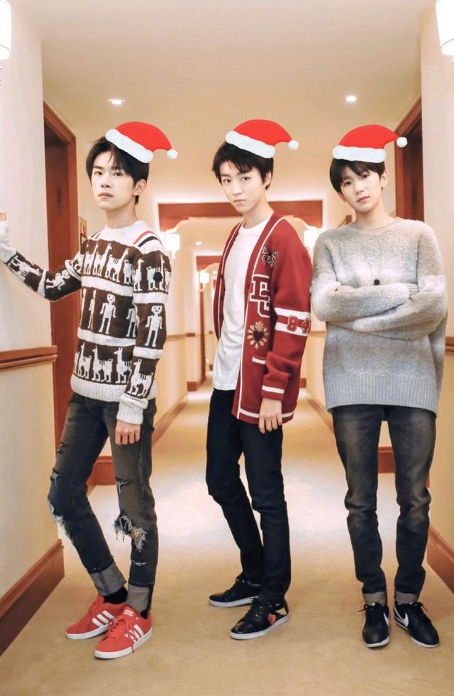 tfboys三小只圣诞合体,三人同戴圣诞帽帅气逼人