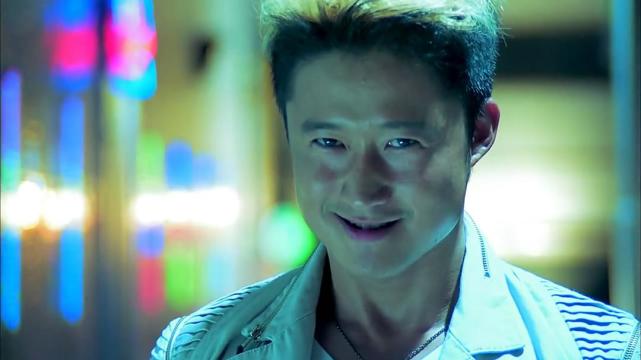 吴京年轻时旧照曝光,帅气十足,怪不得谢楠为他疯狂