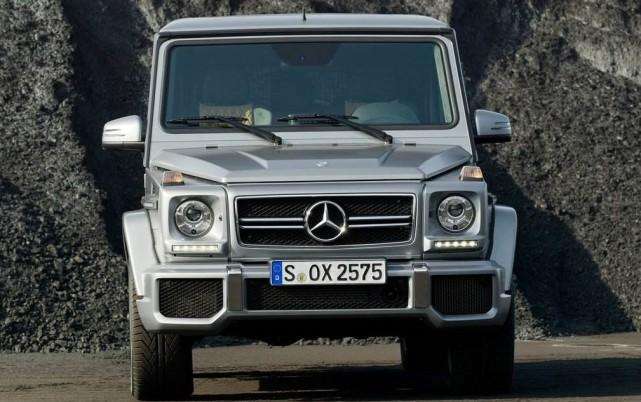 裸车价国内要200多万,几乎无敌的硬派越野车.