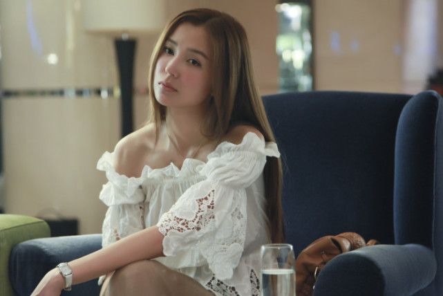 她是前任攻略里最漂亮的女主,受成龙力捧却成了网红