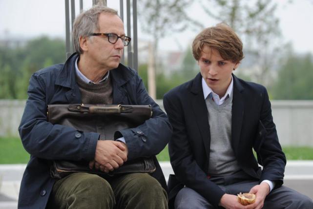 这部叫《登堂入室》的法国电影,告诉你:人人都是偷窥者