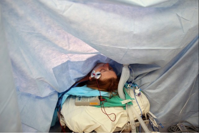 母亲得癌症正在化疗,儿子又得了白血病,母亲的做法让人感动