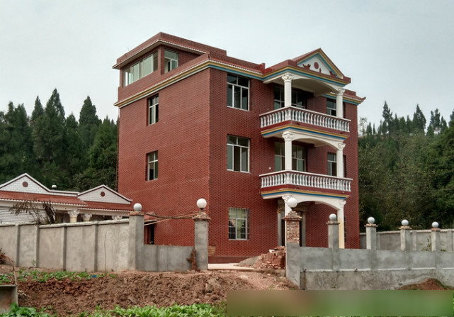 亲自设计的三层农村小楼,才花了25万