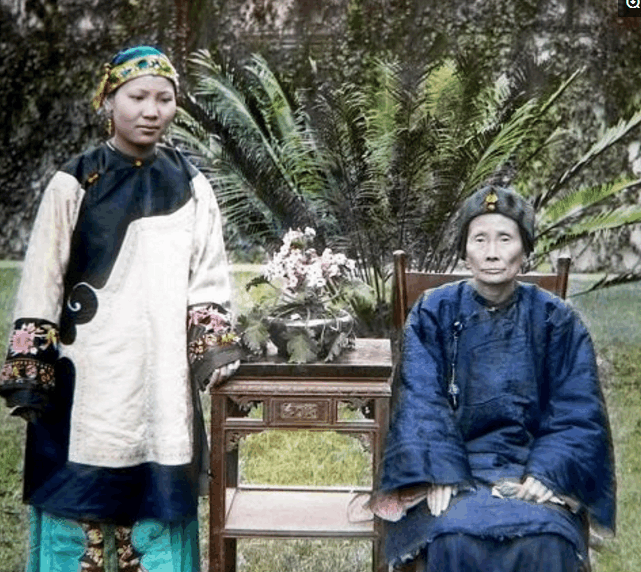 直击: 清朝女子珍贵的上色老照片