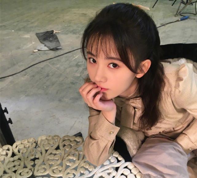 鞠婧祎的新照片来了,这发型可真是可爱呢!