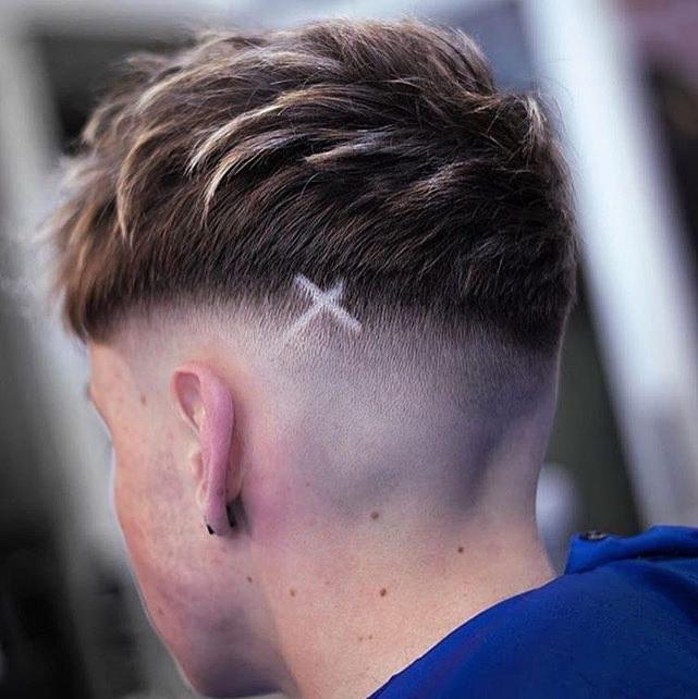 帅哥都喜欢在头发上剪几道疤的发型