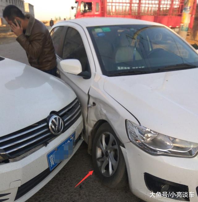 大众宝来撞上雪铁龙爱丽舍, 两车差距太大, 车主称下次也买这车