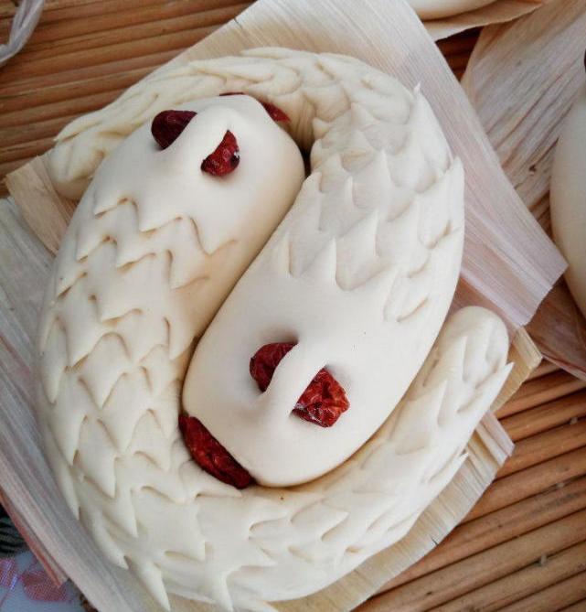 两条可爱的鱼,大饽饽就得配大枣.